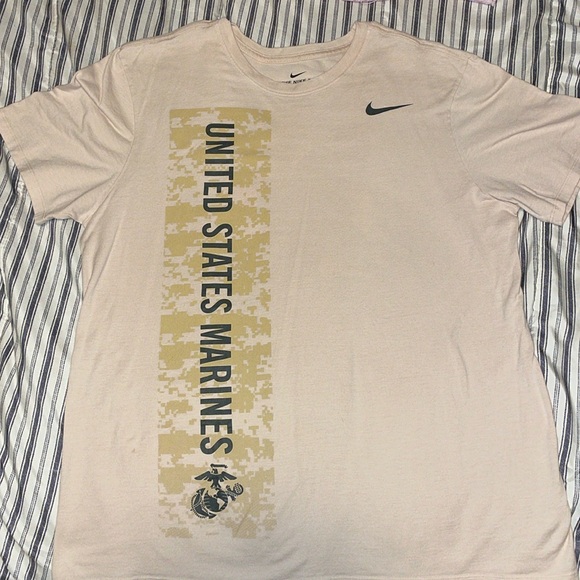 Nike tee - Picture 1 of 6